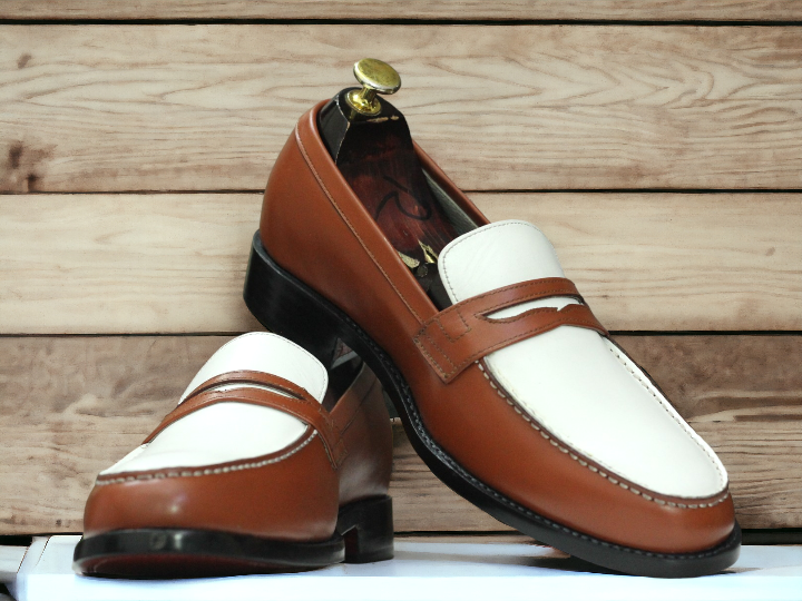 Experience comfort and style with Awesome Men's Handmade White & Brown Loafer Shoes. Handcrafted with superior materials, these shoes are both elegant and durable. Perfect for any formal setting, these shoes will elevate your outfit and make you stand out. Don't sacrifice style for comfort, get the best of both worlds with these loafer shoes.